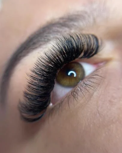 Mega volume lashes